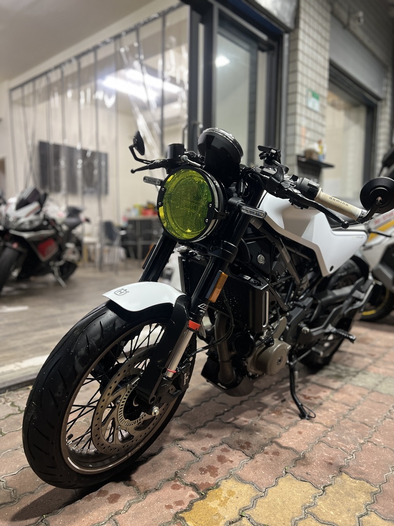 2022 Husqvarna VITPILEN 白箭 401